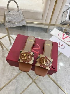2025.11.25 Super Perfect Valentino Women Slippers Size35-40 293